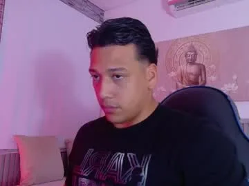 tom_muscle1 live stage