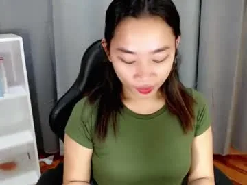 tricia_slut live stage