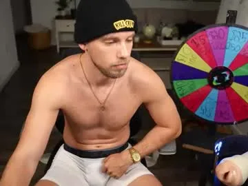 troy_greenxo live stage