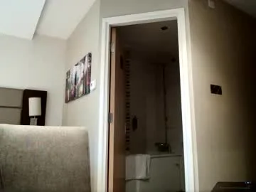 ukguyitsme live stage