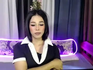 urlovely_jemma live stage