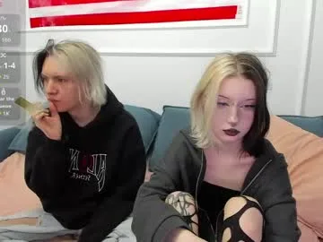 veryraretwins live stage
