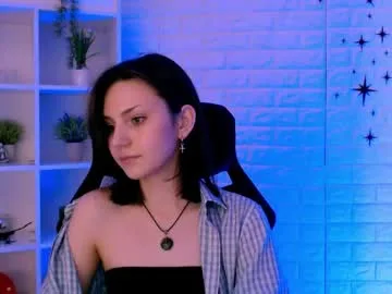 ylia_fress live stage