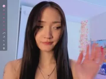 yung_leana live stage