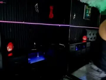 zhoestrong live stage